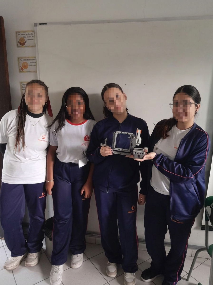 Aluna trabalhando em projeto de sustentabilidade